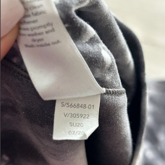 Athleta Salutation Stash Pocket II Capri Leggings in Gray Tie Dye - Picture 10 of 14